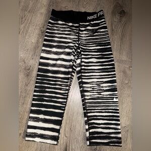 Nike Pro Women's Small Capri Length Compression Athletic Leggings Tiger Striped